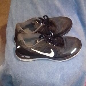 Nike Dual Fusion Black and Gray Sneakers